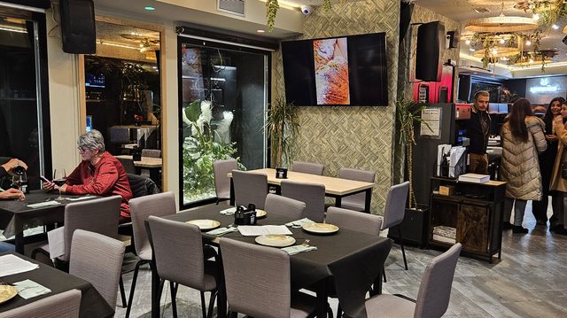 Zona de restaurante y cenas en Le Première Albacete